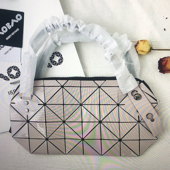 Issey Miyake Geometric Shoulder Bag - White